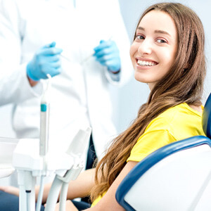 female patient prepaparing for teeth whitening
